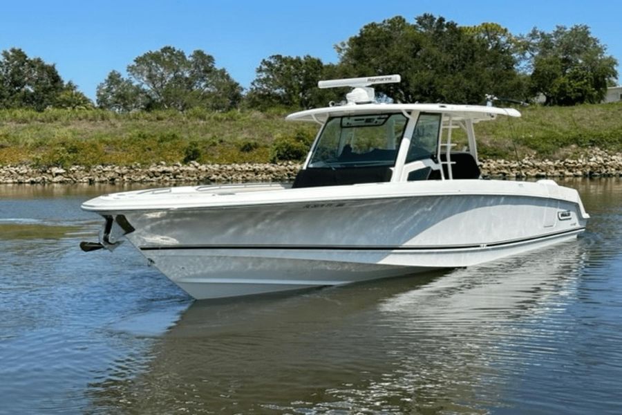 2021 Boston Whaler 380 Outrage