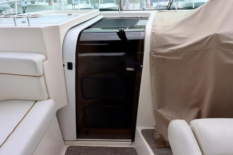 Pura Vida Yacht Photos Pics 2006 Rinker 360 Express Cruiser interior with white seating and covered console.