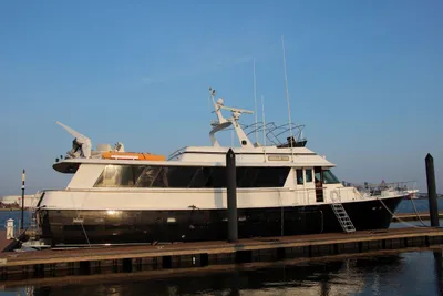Hatteras 72 Motor Yacht