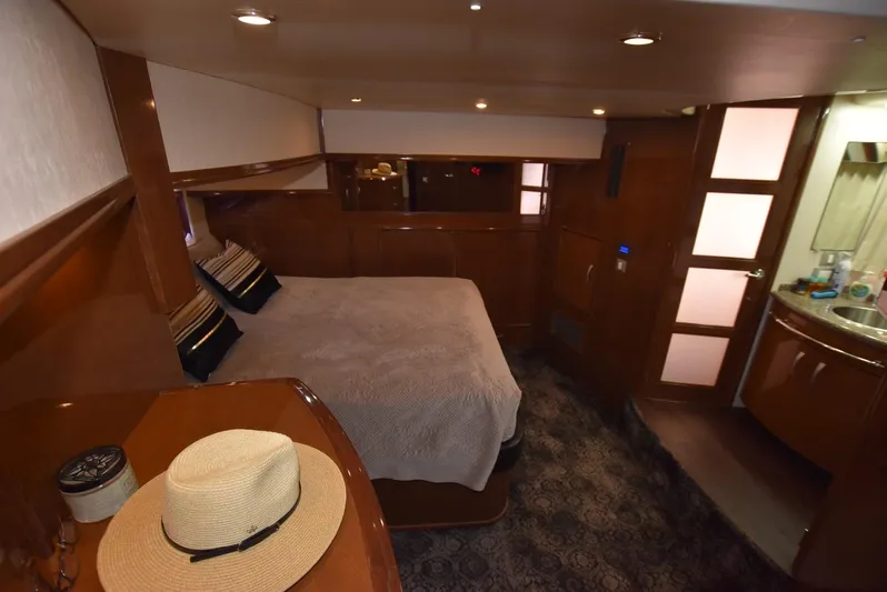 Seawood Yacht Photos Pics Luxurious 2007 Carver 52 Voyager cabin with cozy bed and elegant wood finishes.