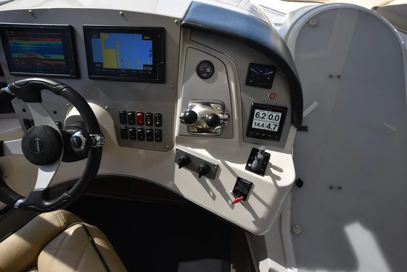 Seawood Yacht Photos Pics 2007 Carver 52 Voyager helm with navigation screens and controls.