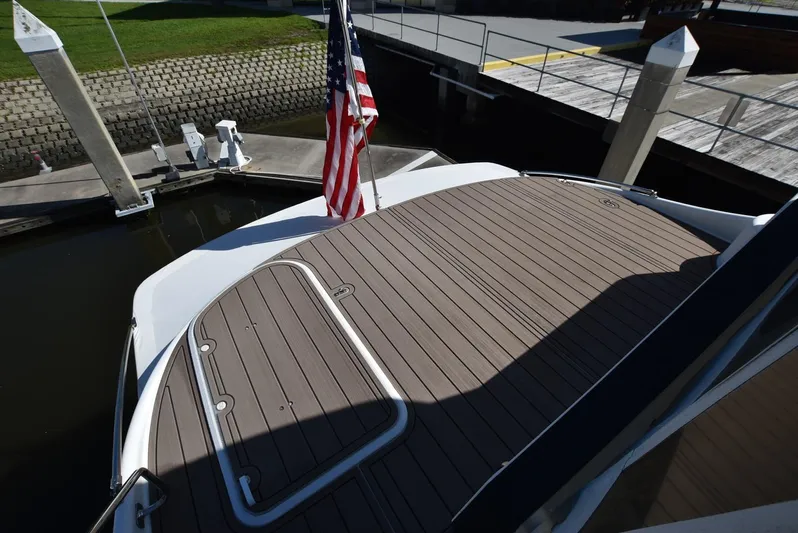 Seawood Yacht Photos Pics 2007 Carver 52 Voyager yacht with American flag at dock.