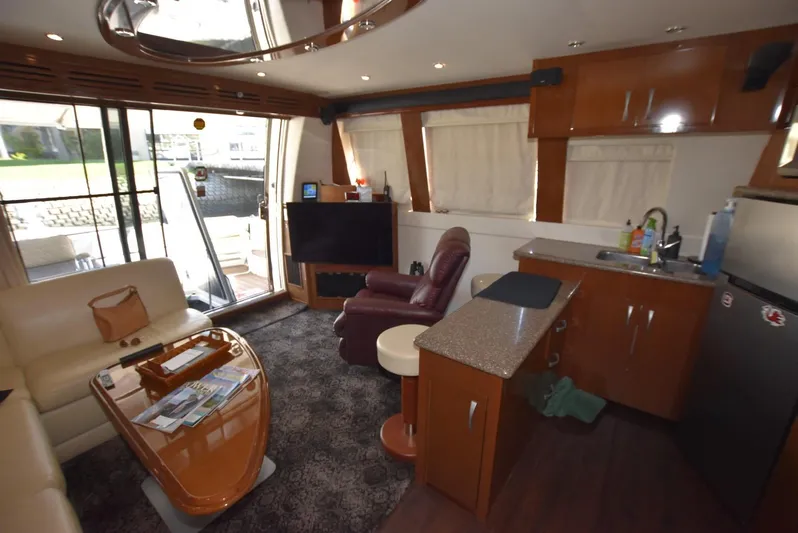 Seawood Yacht Photos Pics Luxurious interior of a 2007 Carver 52 Voyager yacht with modern amenities and elegant design.