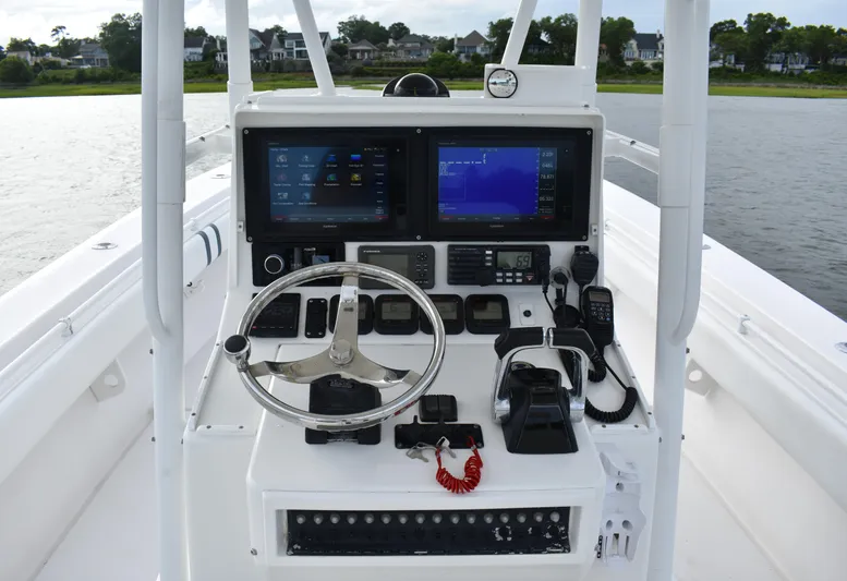  Yacht Photos Pics 2007 Contender 33 Tournament boat dashboard with navigation screens and controls.
