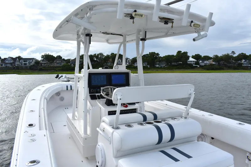  Yacht Photos Pics 2007 Contender 33 Tournament boat with dual consoles on a calm lake.
