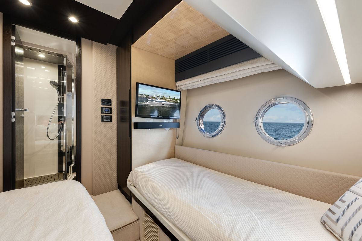 2018 Azimut 66 