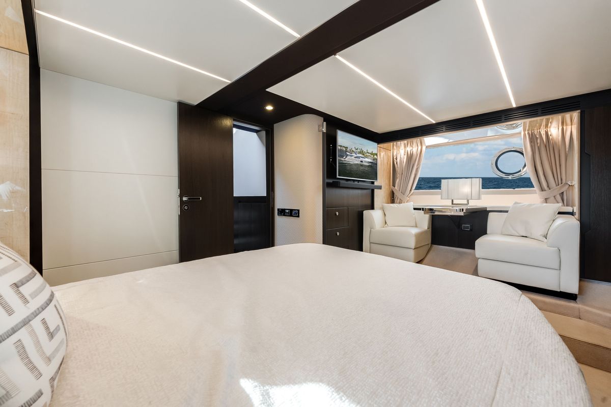 2018 Azimut 66 