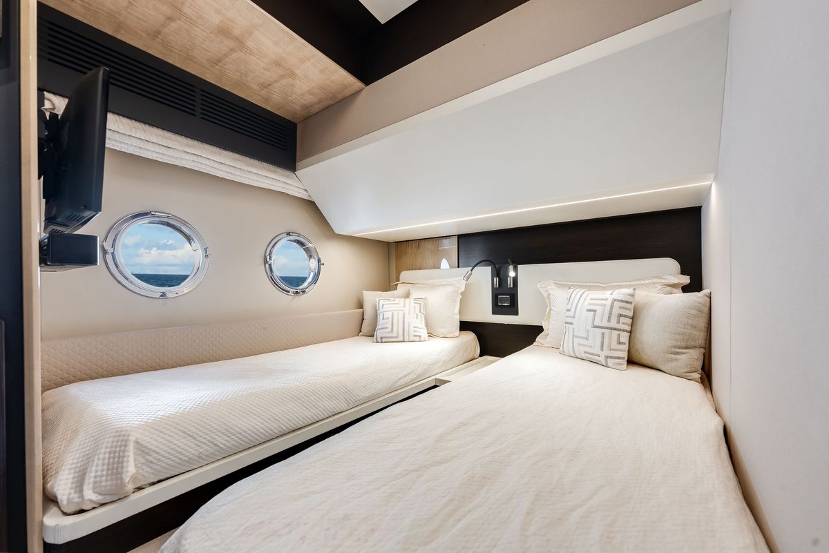 2018 Azimut 66 