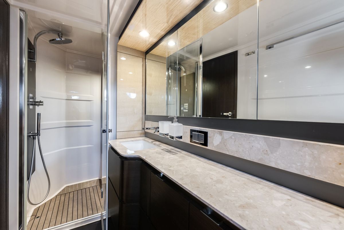 2018 Azimut 66 