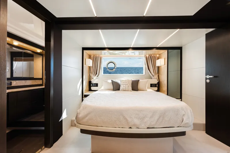 Truth Serum Yacht Photos Pics 