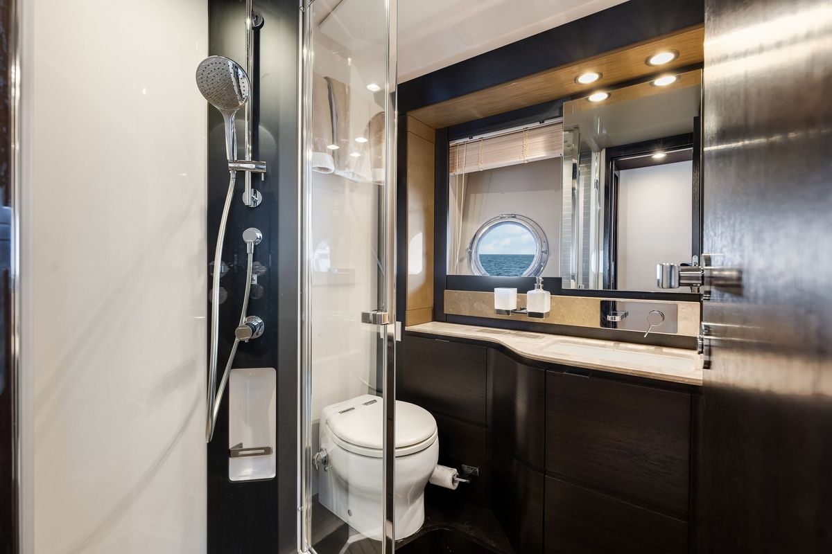 2018 Azimut 66 