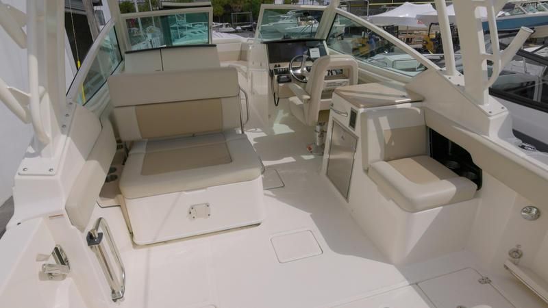 2020 Boston Whaler 280 Vantage