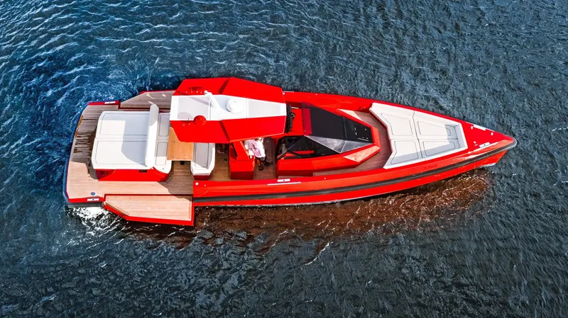 Corso Red Yacht Photos Pics 