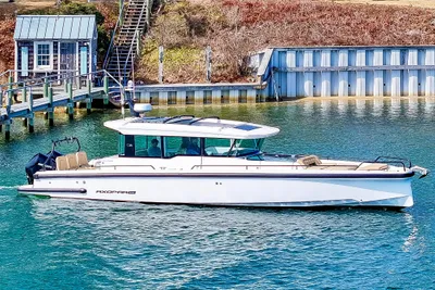 Axopar 37 XC Cross Cabin - Wet Bar