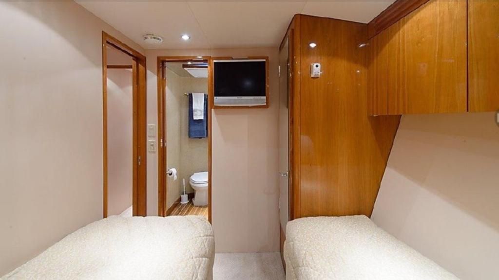 2007 Hatteras 68 
