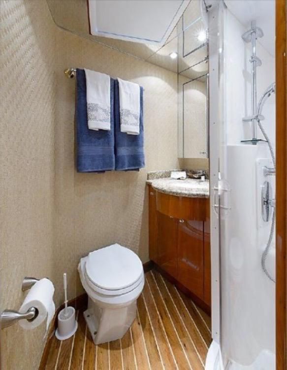 2007 Hatteras 68 