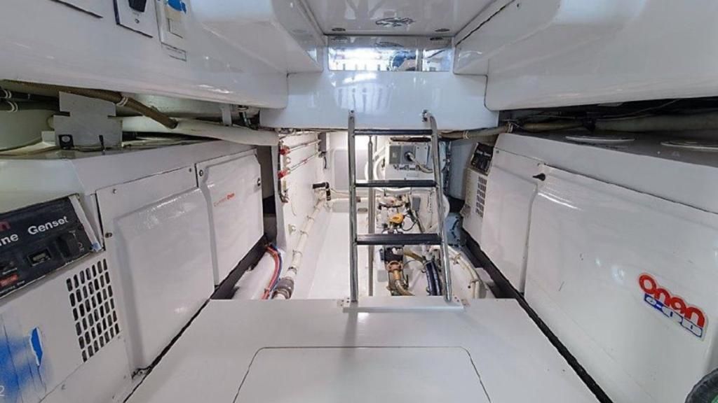 2007 Hatteras 68 