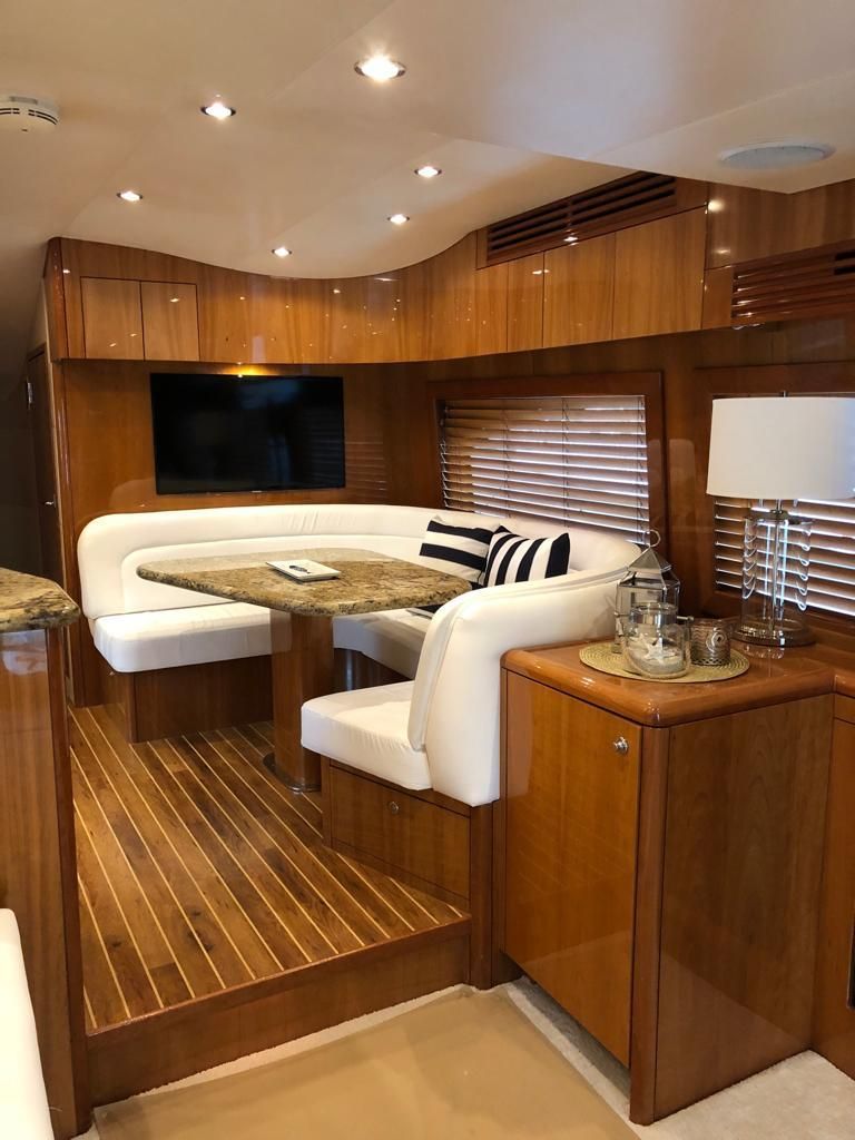 2007 Hatteras 68 