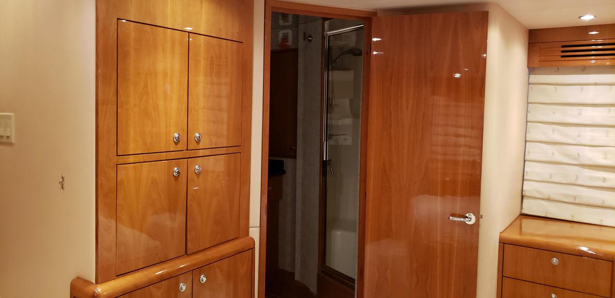 2007 Hatteras 68 