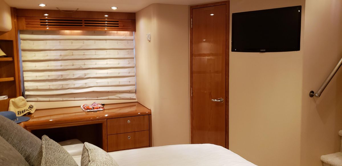 2007 Hatteras 68 
