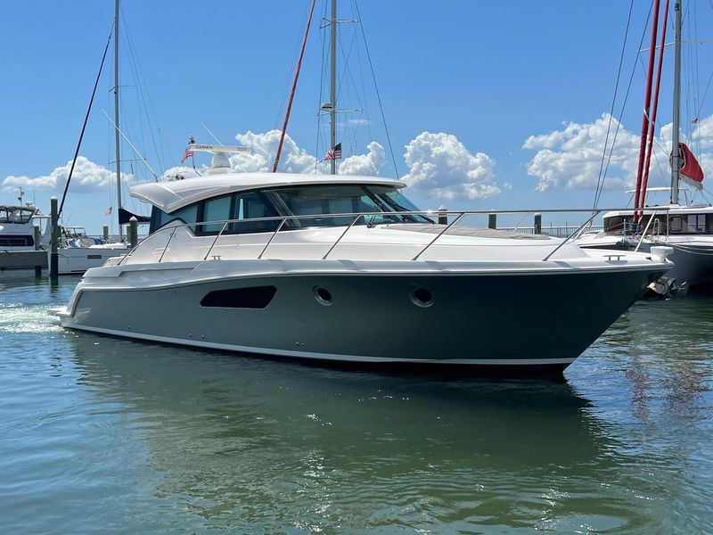 2019 Tiara Yachts C44 Coupe