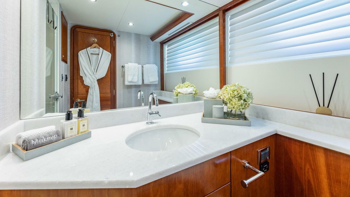 2006 Westport 112 