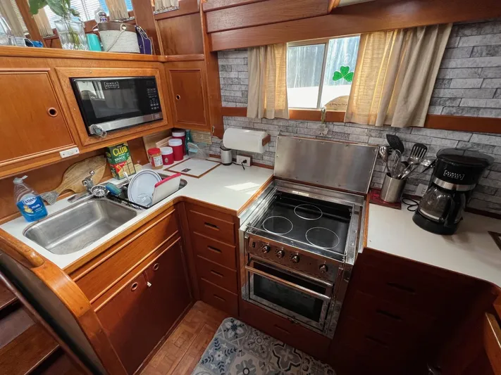 Irish Mist Yacht Photos Pics Grand Banks 49 Classic