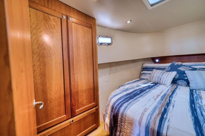 Oasis Yacht Photos Pics Interior of 2006 Mainship 34 Trawler with bed and wardrobe.