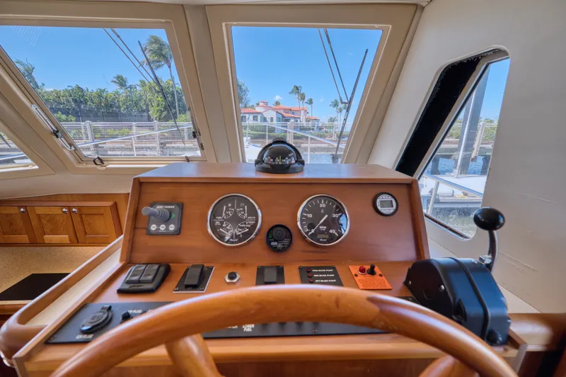 Oasis Yacht Photos Pics Mainship 34 Trawler 2006 helm with instruments.