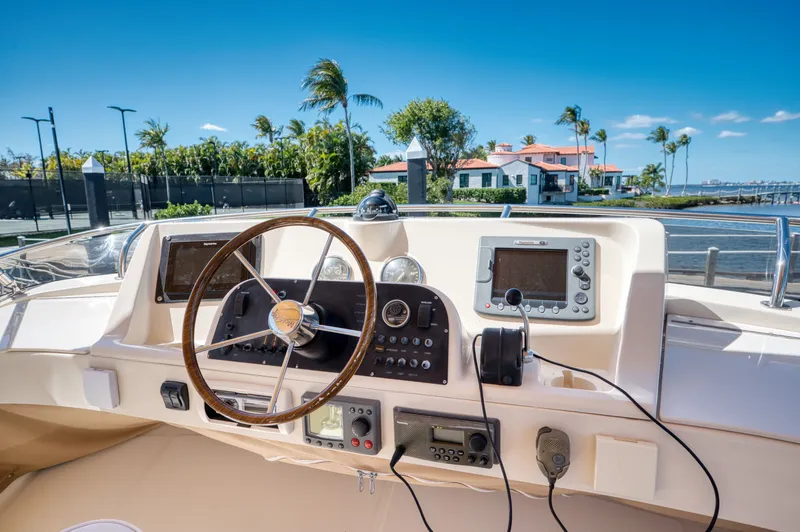 Oasis Yacht Photos Pics Helm of a 2006 Mainship 34 Trawler with electronics.