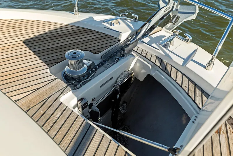 Pure De Papas Yacht Photos Pics Prestige 520 Fly 2019 yacht anchor compartment with teak decking.