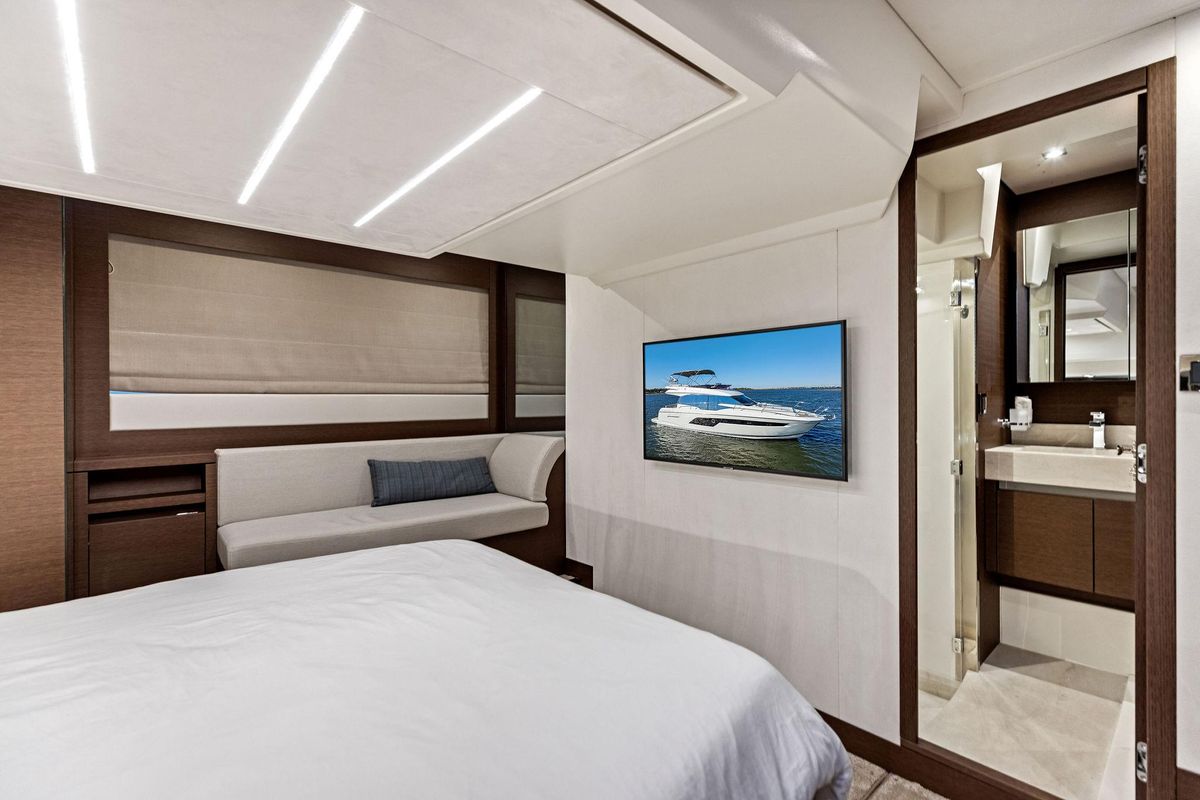 2019 Prestige 52 