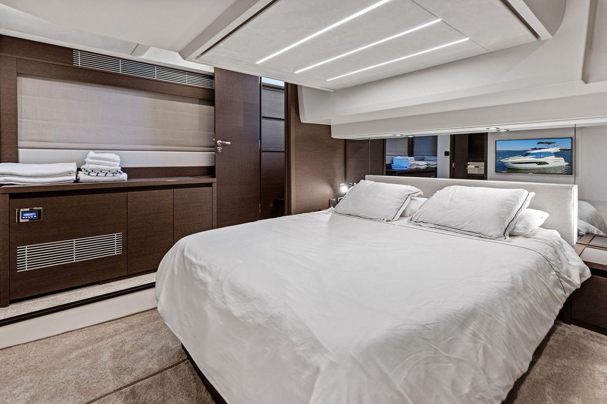 2019 Prestige 52 