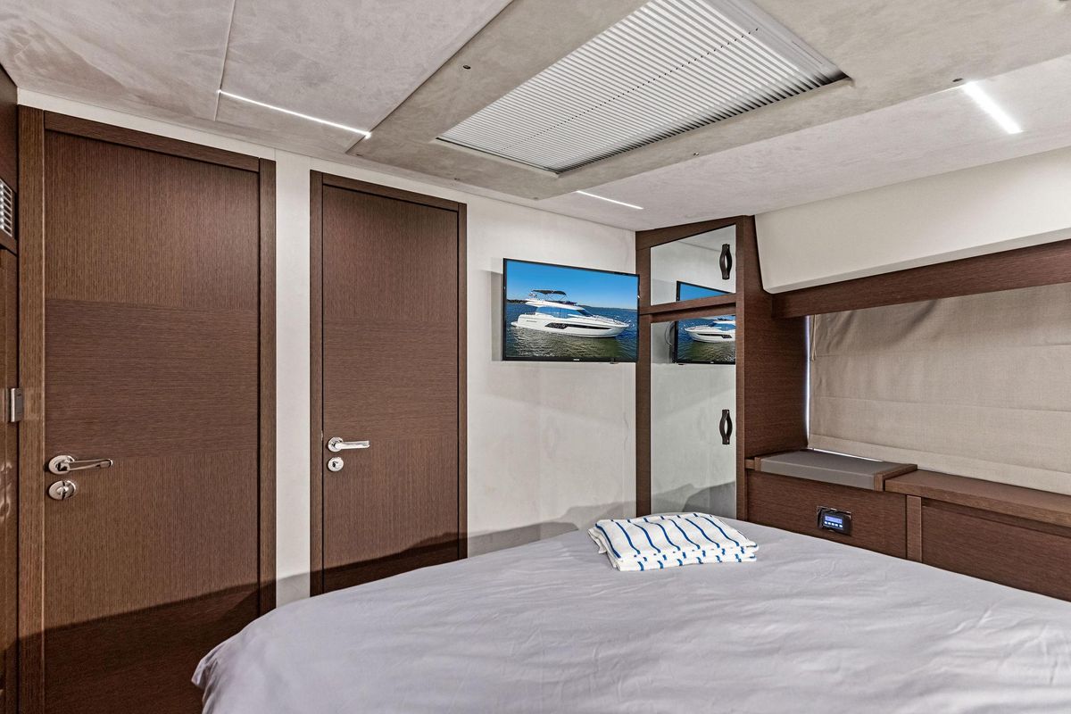 2019 Prestige 52 