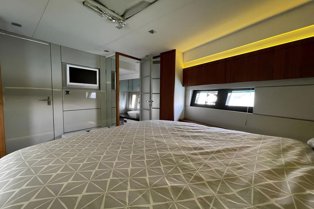 2011 Fairline 50 