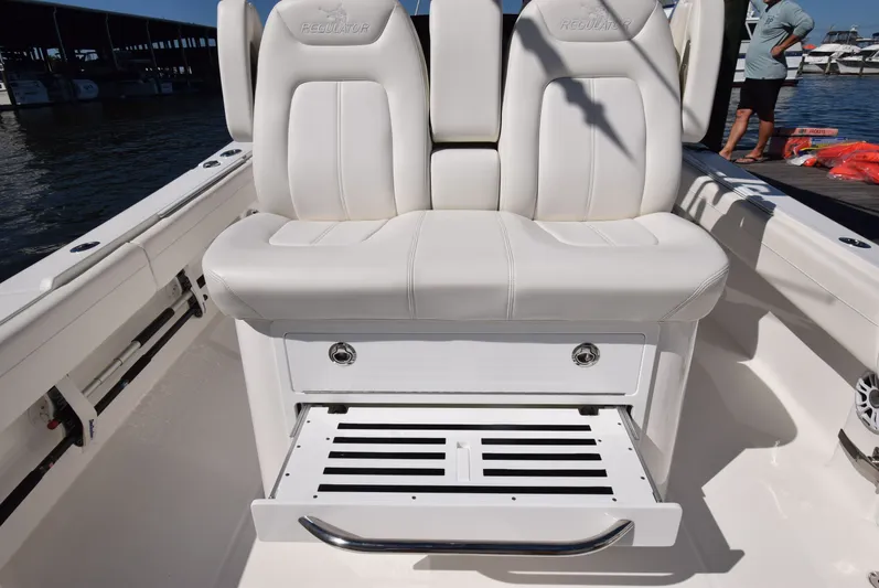 Salty Dog Yacht Photos Pics 2023 Regulator 31 boat with white cushioned seating and storage drawer.