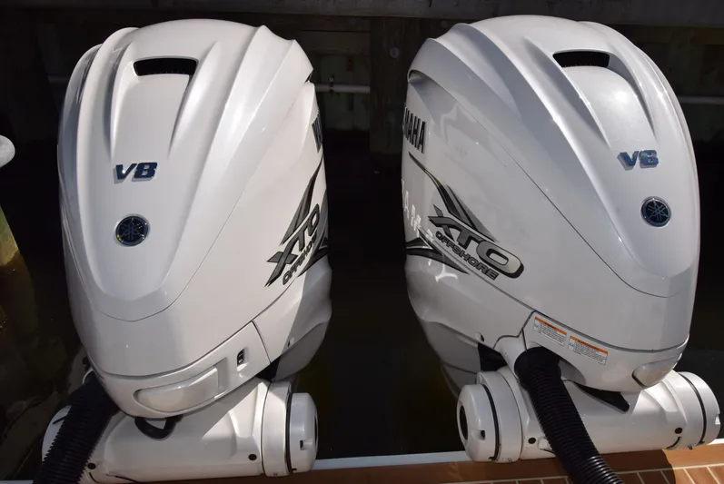 Salty Dog Yacht Photos Pics Twin Yamaha V8 XTO Offshore outboard engines on a 2023 Regulator 31 boat.
