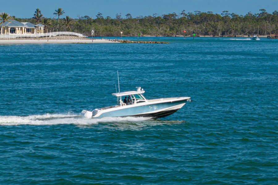 2021 Boston Whaler 380 Outrage