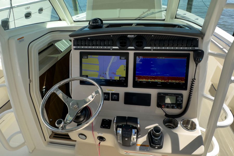 2021 Boston Whaler 380 Outrage