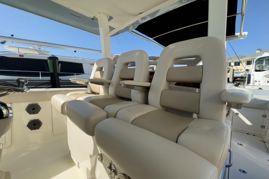2021 Boston Whaler 380 Outrage