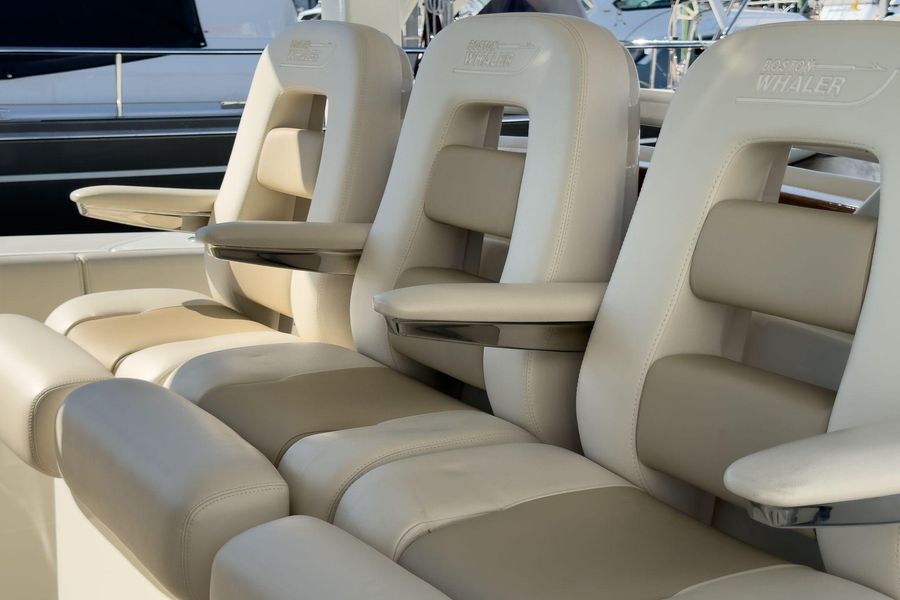 2021 Boston Whaler 380 Outrage