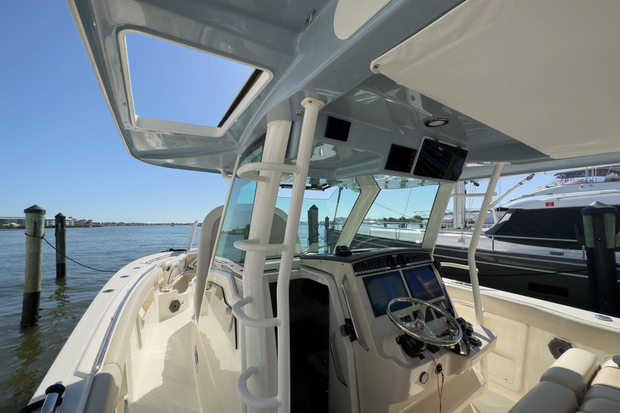 2021 Boston Whaler 380 Outrage