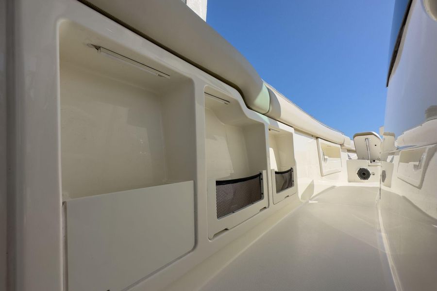 2021 Boston Whaler 380 Outrage