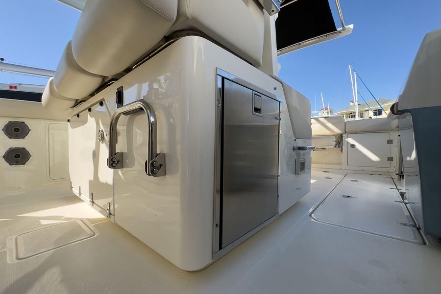 2021 Boston Whaler 380 Outrage