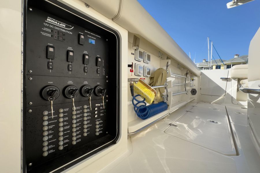 2021 Boston Whaler 380 Outrage