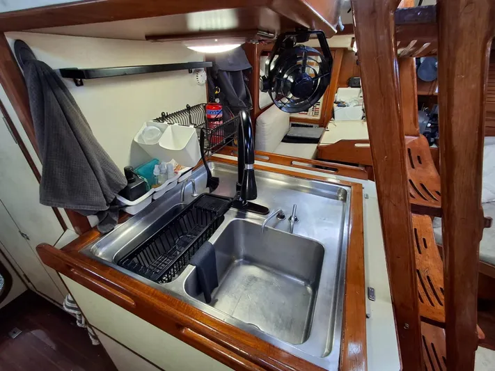 Alice In Wonderland Yacht Photos Pics 