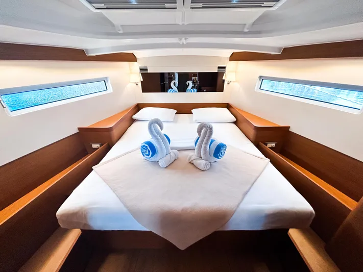Air Guitar Yacht Photos Pics Luxurious cabin interior of 2024 Jeanneau Sun Odyssey 440 yacht with elegant bedding.