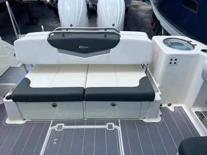  Yacht Photos Pics 2020 Robalo R317 Dual Console boat seating area with storage and cup holder.