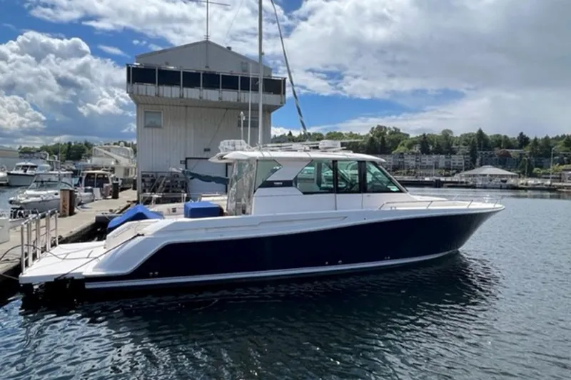 Livimac Yacht Photos Pics 2016 Tiara Yachts 44 Express - LIVIMAC