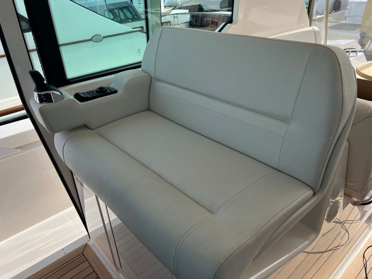 2016 Tiara Yachts 44 